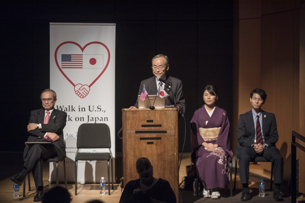 Akio Ogasawara speaks at the podium