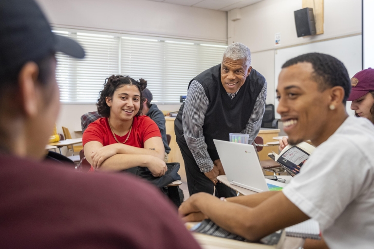 Vern Andrews conversing with students in his "Hip-Hop Culture" class fall 2019.